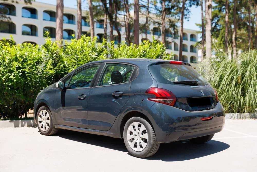 Peugeot 208 ръчна