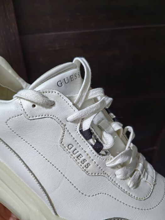 Adidași marca GUESS originali din piele naturală