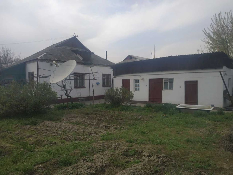 Продаётся дом в г.Сырдарья.187 кв.м.Участок 6 соток.