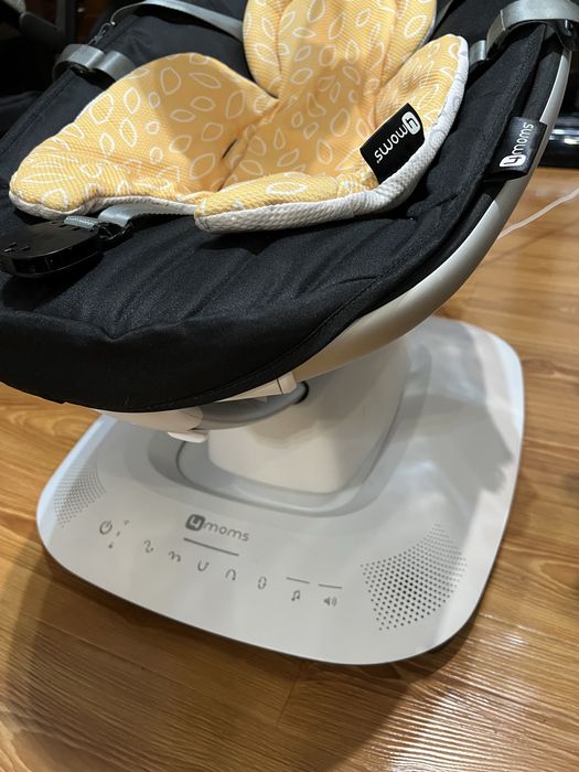 Продам электрокачелю-шезлонг 4Moms Mamaroo