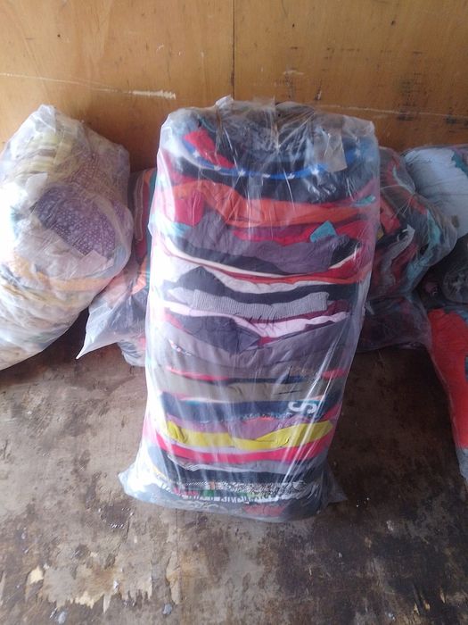 Vând haine second hand