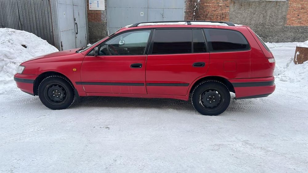 Продам Тойота Карина е