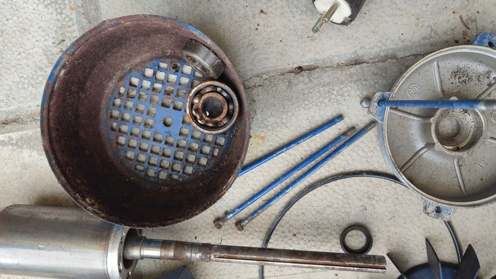 Продавам части от италианска самозасмукваща помпа SPERONI SM 98-5