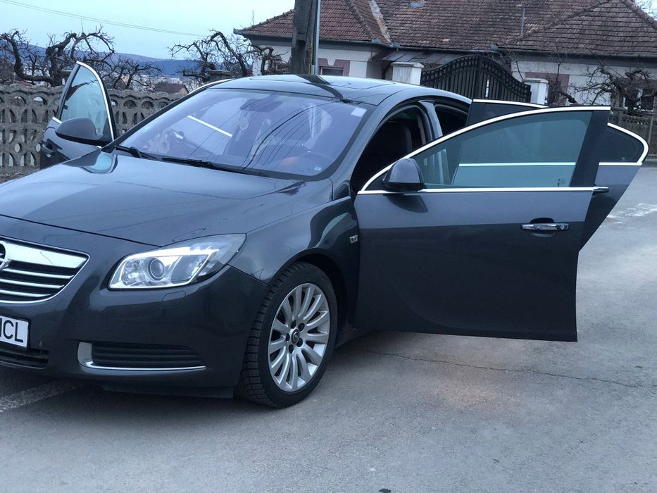 Vând opel insignia