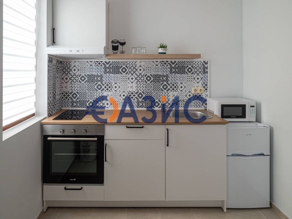 Къща на 3 етажа 320 кв. м. + парцел 500 кв. м., м. Инцараки, Свети