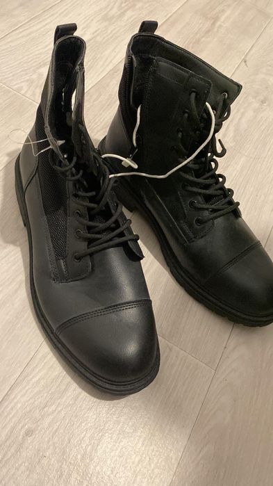 Ботинки и кросовки, новые, теплые.