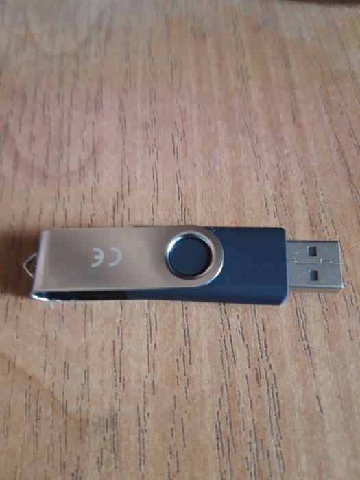 Продам флешку 128гб