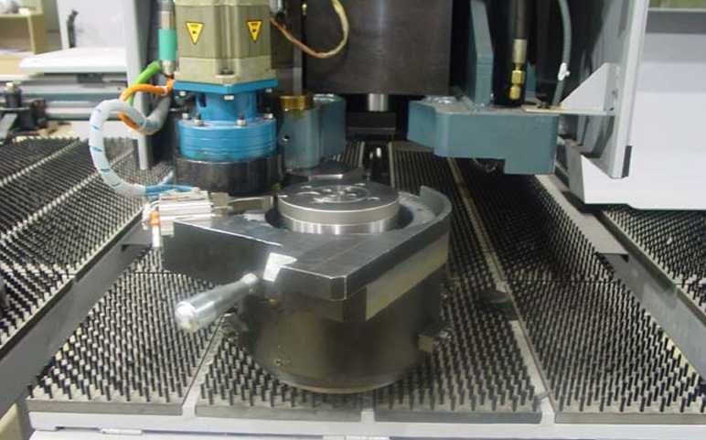 CNC щанцова машина DURMA RP6