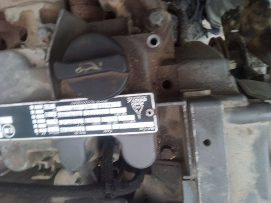 Vând motor f4l 1011F