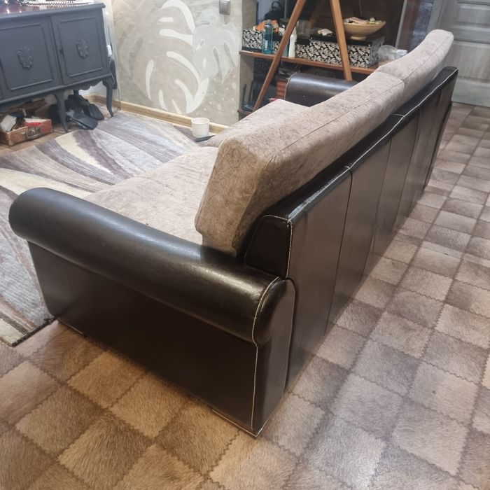 Диван кожаный  в гостиную, кабинет.