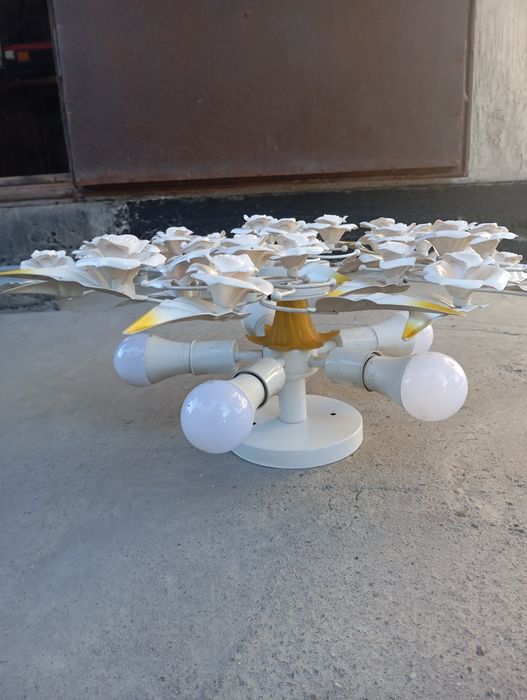 Продам люстру потолочную