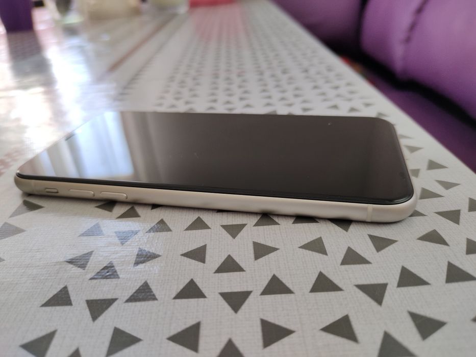 iPhone 11 в идеальном состоянии
