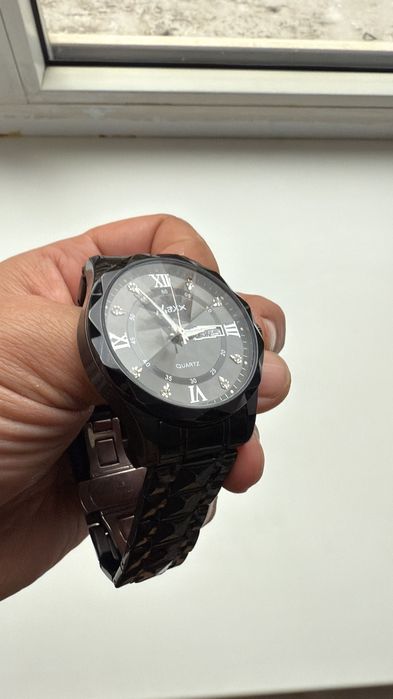 Продам часы, цена 3000 за штуку