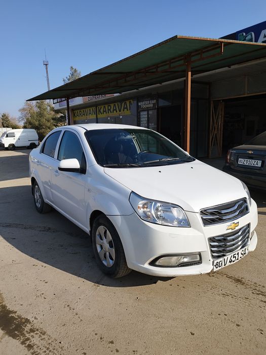 Нексия равон 3 сотилади