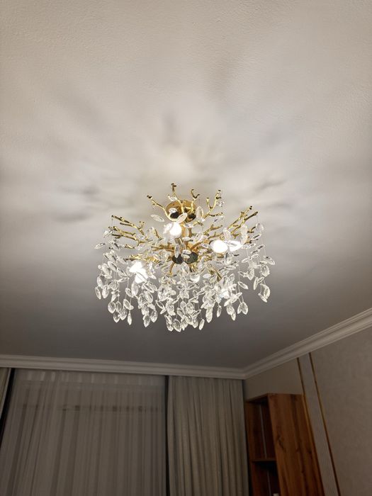 Продам люстру почти новую