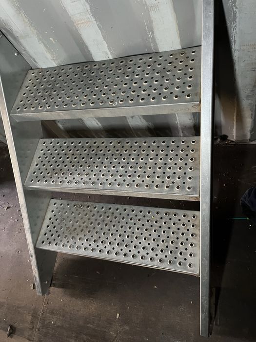 Метални стъпала