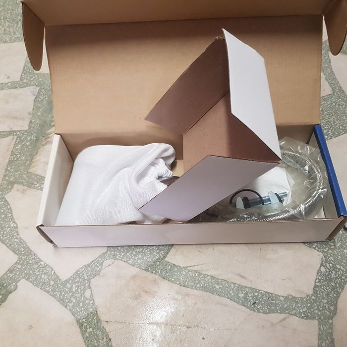 Смесител едноръкохватков стоящ за умивалник. Forma Vita модел Modena