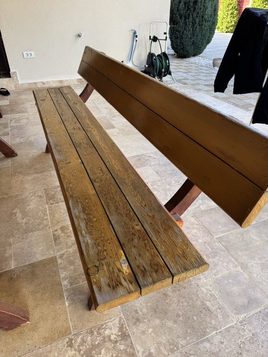 Set mobilier terasă din lemn masiv – masă + 2 bănci + 2 scaune (8–10 persoane)