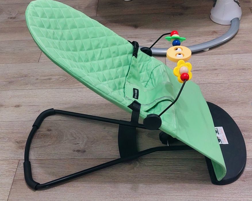 Продам шезлонг для ребенка