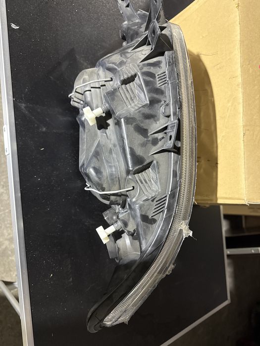 Десен фар за Мерцедес Спринтер 313 нов