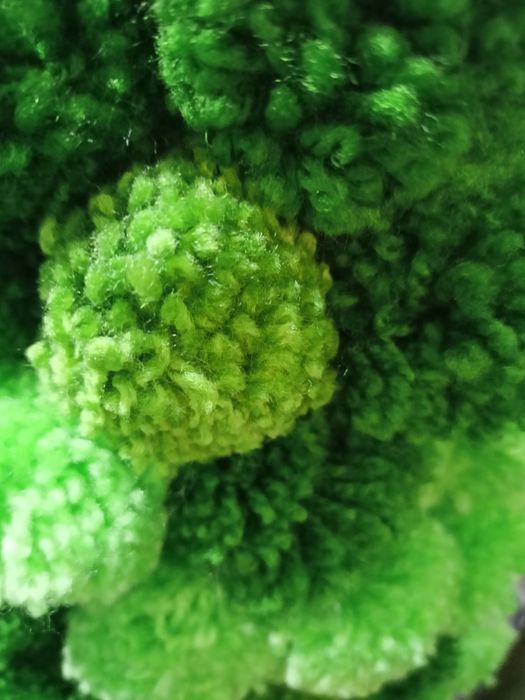 Ёлочки для вашего дома , одно из ниток сделанна руками , одна поющая