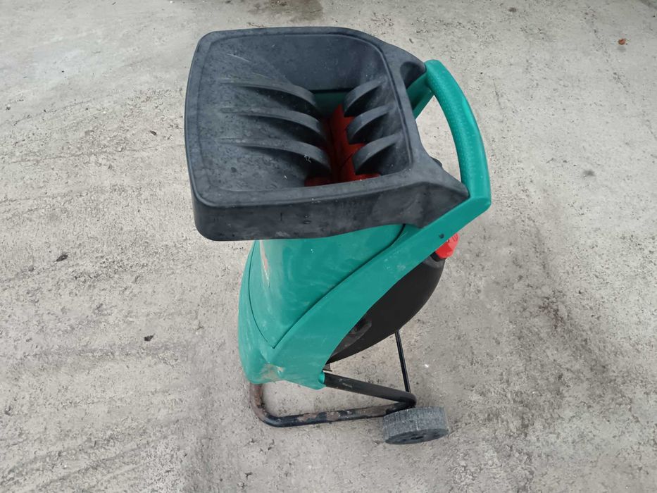 Tocator crengi Bosch