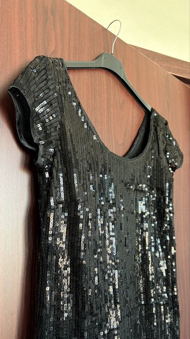 Черна рокля с пайети