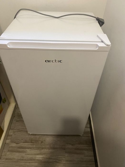 Frigider, 90 L, Clasa F, 19 kg Nou, utilizat foarte putin