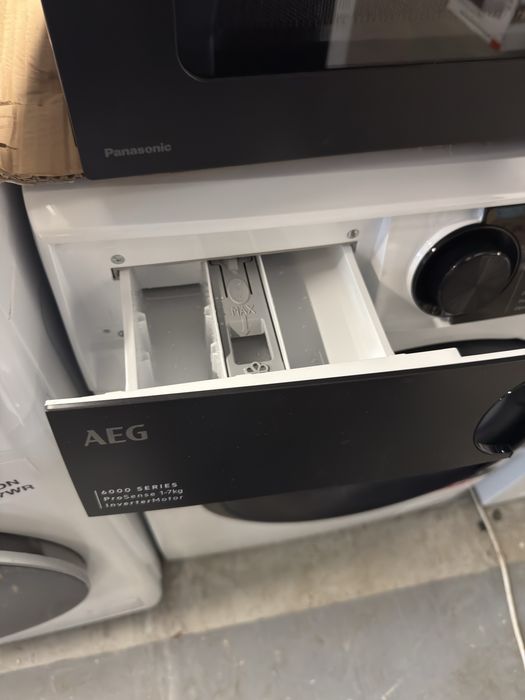 Mașină de spălat rufe slim AEG LSR6F75470