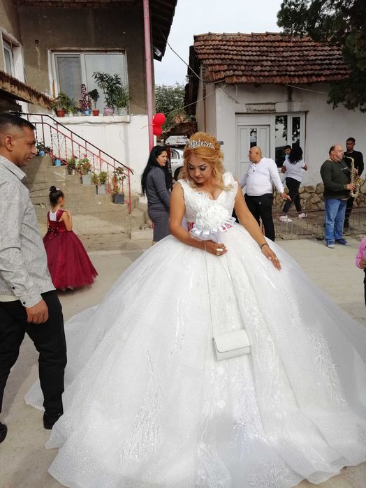 Булченска рокля запазена без никакви петна