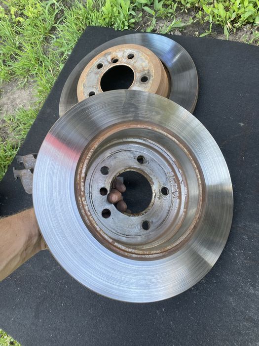 Discuri noi +placute fata spate bmw e60 2.0 m47