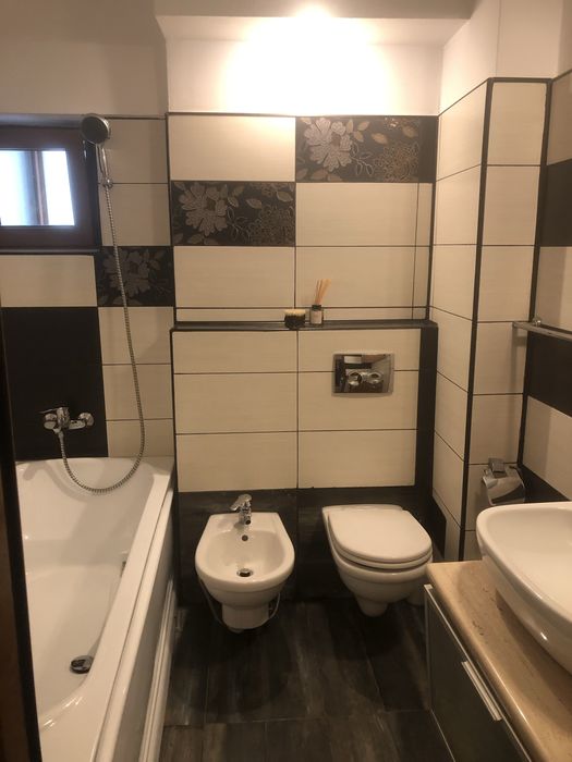 Inchiriez apartament cu 3 camere in pacurari