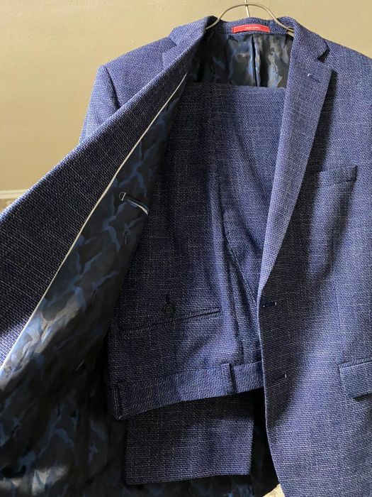 Продам костюм новый