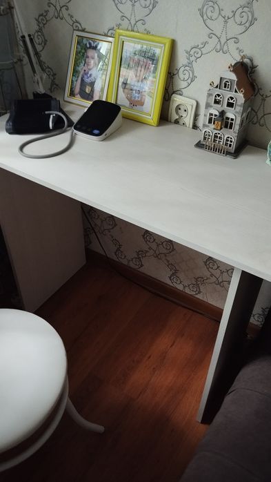 Продам диван, стол и камод