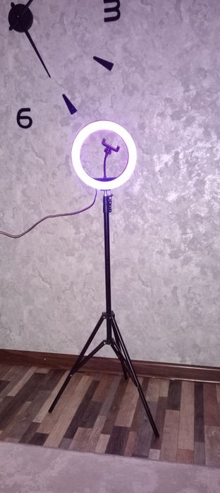 Продаю кольцевую лампу