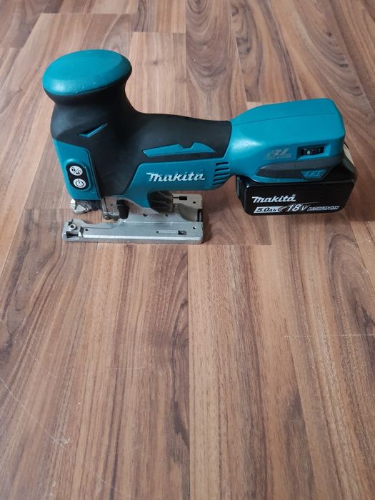 Pendular Makita DJV 181