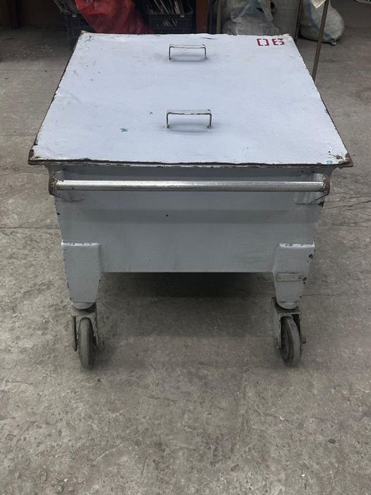 Металлическая тележка