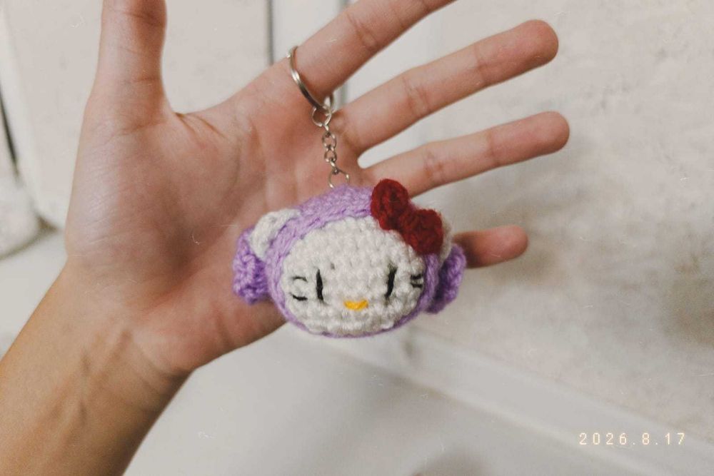 вязанный милый брелок хеллоу кити(handmade)