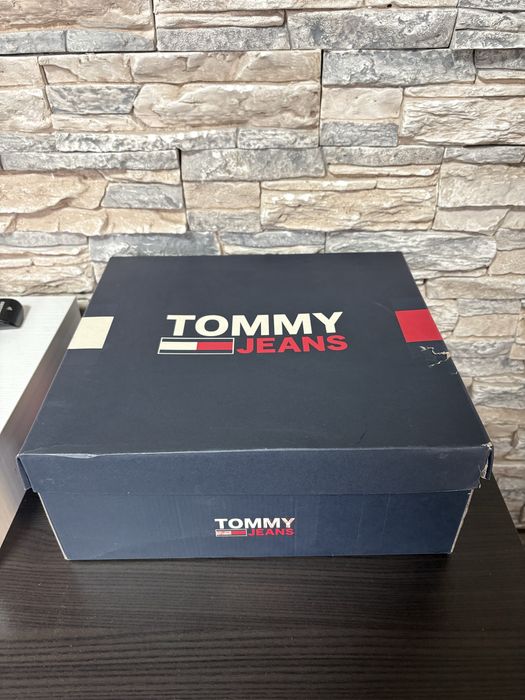 Апрески Tommy Hilfiger