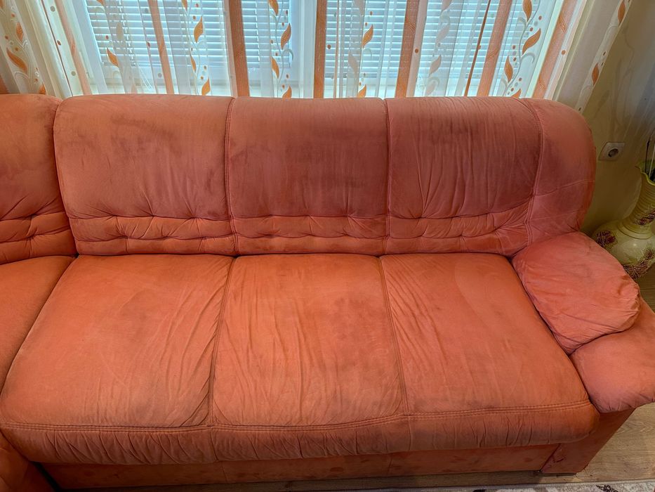 Ъглов диван с табуретки