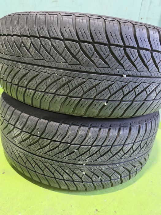 2 бр зимни 245/45/18 Goodyear