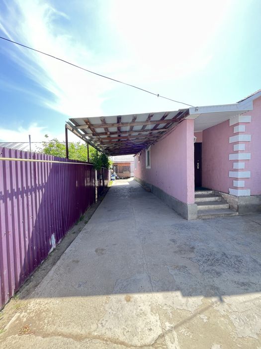 Уй сатылады 5жатын болме