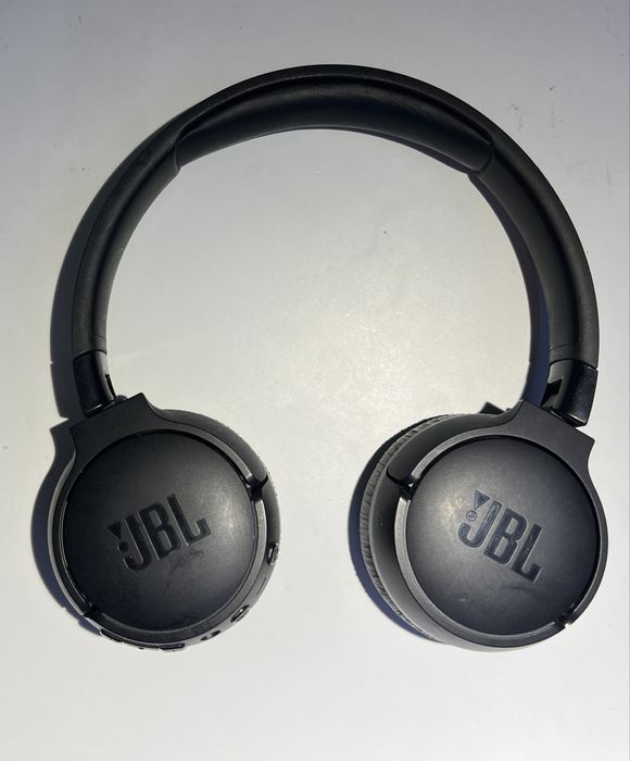 Căsti jbl tune 670nc uzură minimă