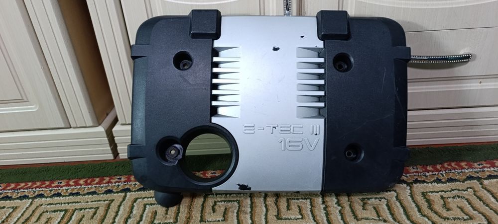 Ласетти мо́тор кры́шка́