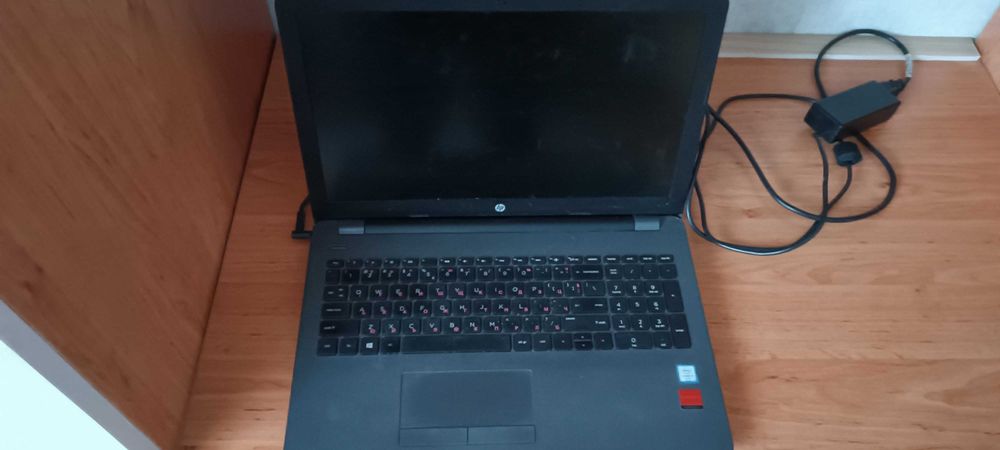 Продавам компютър HP