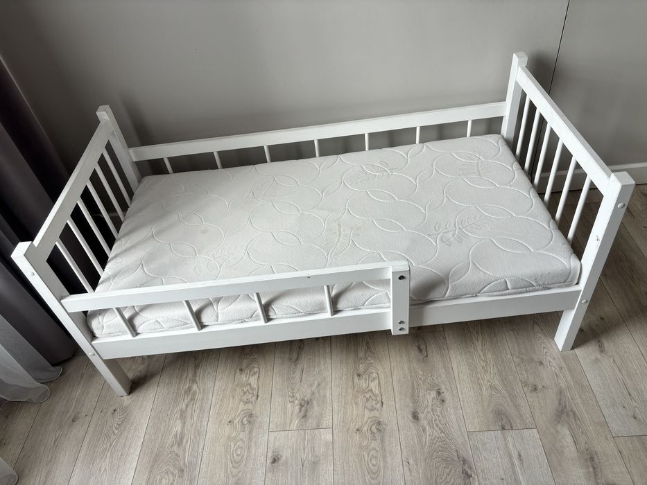 Детская кровать с матрасом