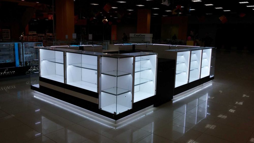 Витрины торговые и стеллажи на заказ