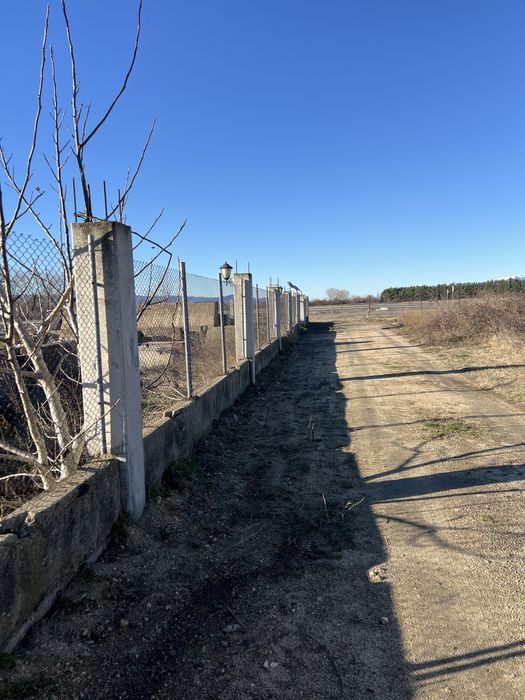 Продавам имот в регулация в гр. Крън