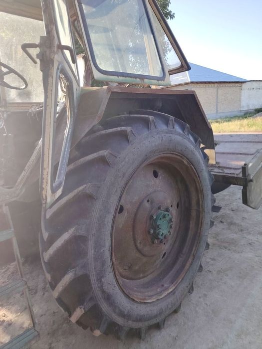 Yumz traktor sotiladi