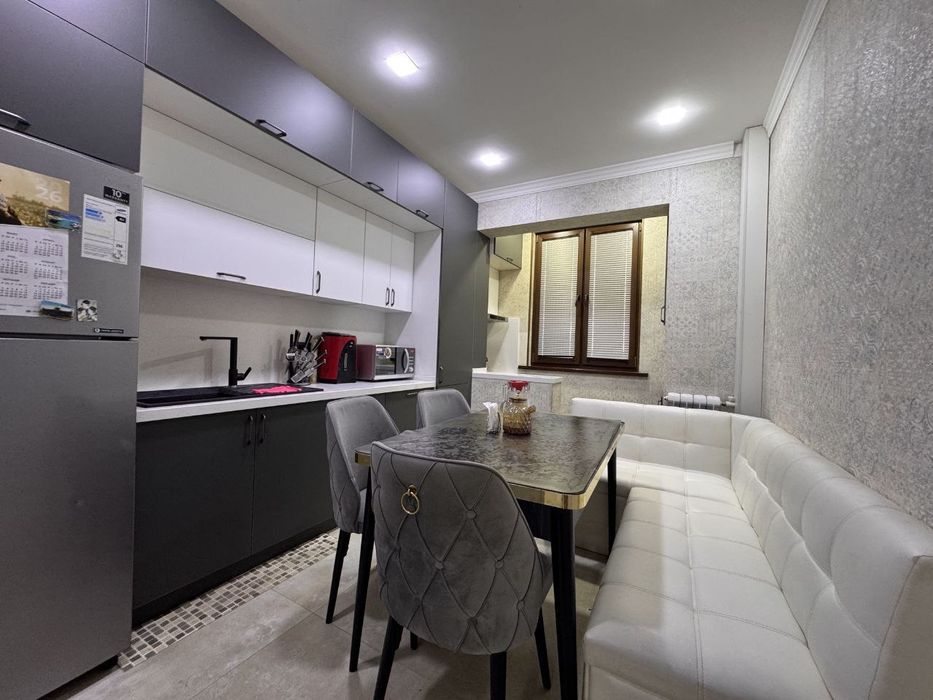 Срочно продаётся 4 ком Ойбек метро Космонавтов